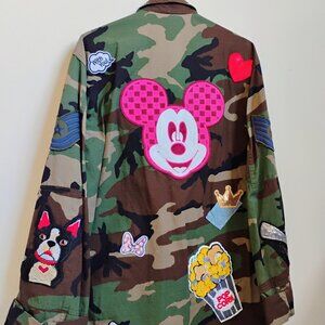 Medium regular mens/Ladies large fitted camo with patches